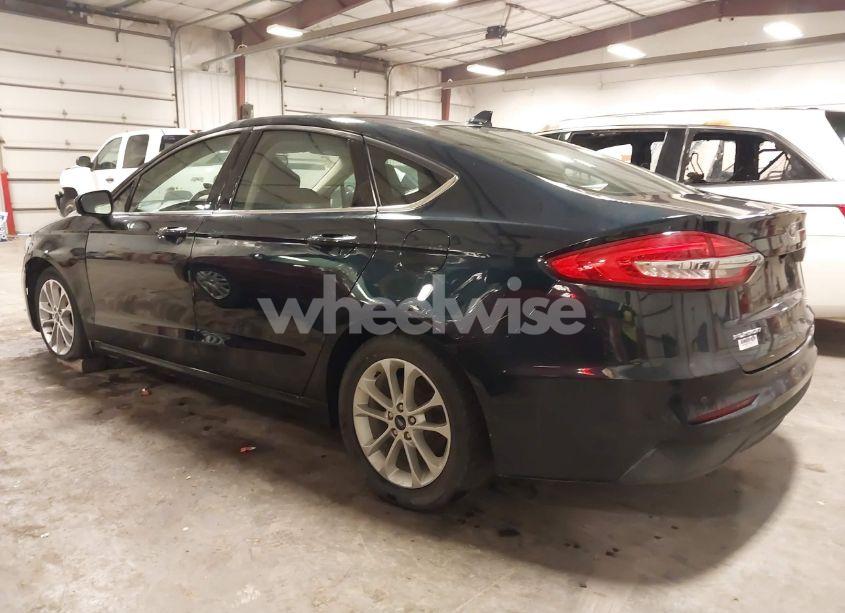 Photo 3 of 2020 Ford Fusion SE (VIN 3FA6P0HD6LR148631)