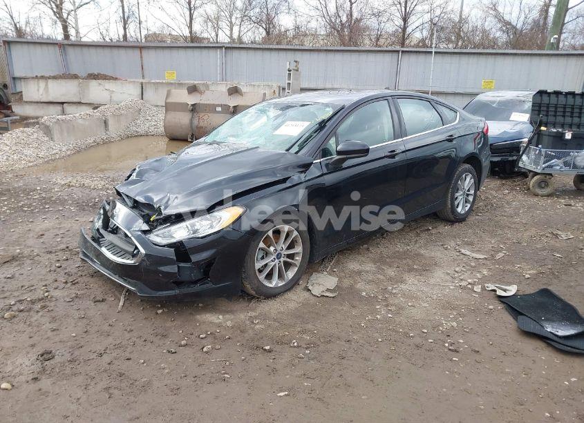 Photo 2 of 2020 Ford Fusion SE (VIN 3FA6P0HD6LR166515)