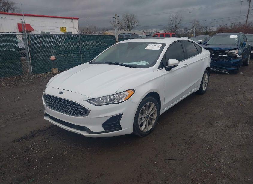 Photo 2 of 2020 Ford Fusion SE (VIN 3FA6P0HD6LR197540)