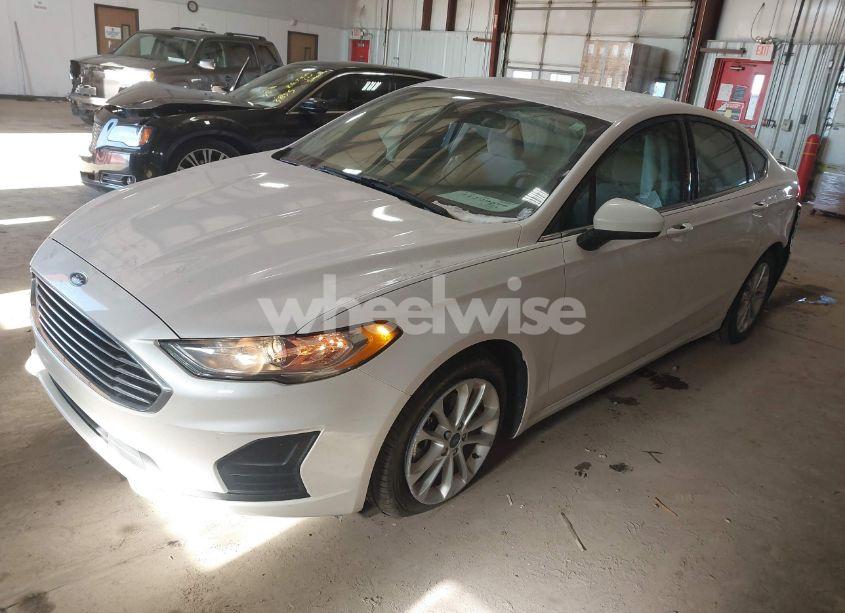 Photo 2 of 2020 Ford Fusion SE (VIN 3FA6P0HD6LR251595)