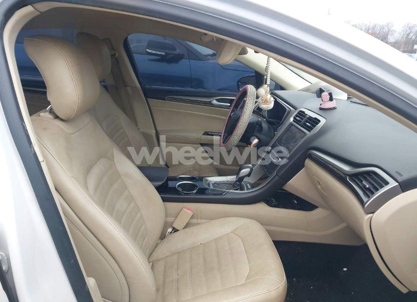 Photo 5 of 2014 Ford Fusion SE (VIN 3FA6P0HD7ER114815)