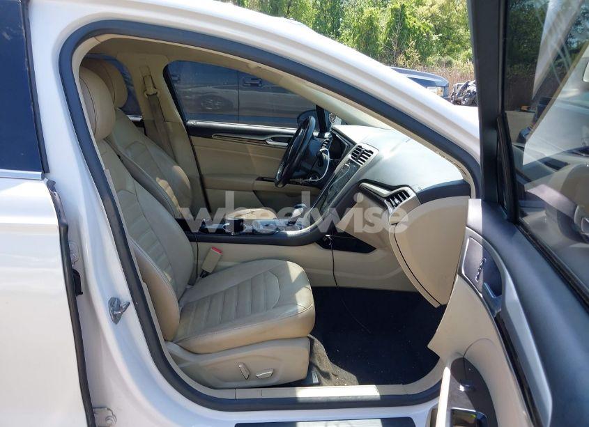 Photo 5 of 2014 Ford Fusion SE (VIN 3FA6P0HD7ER246182)