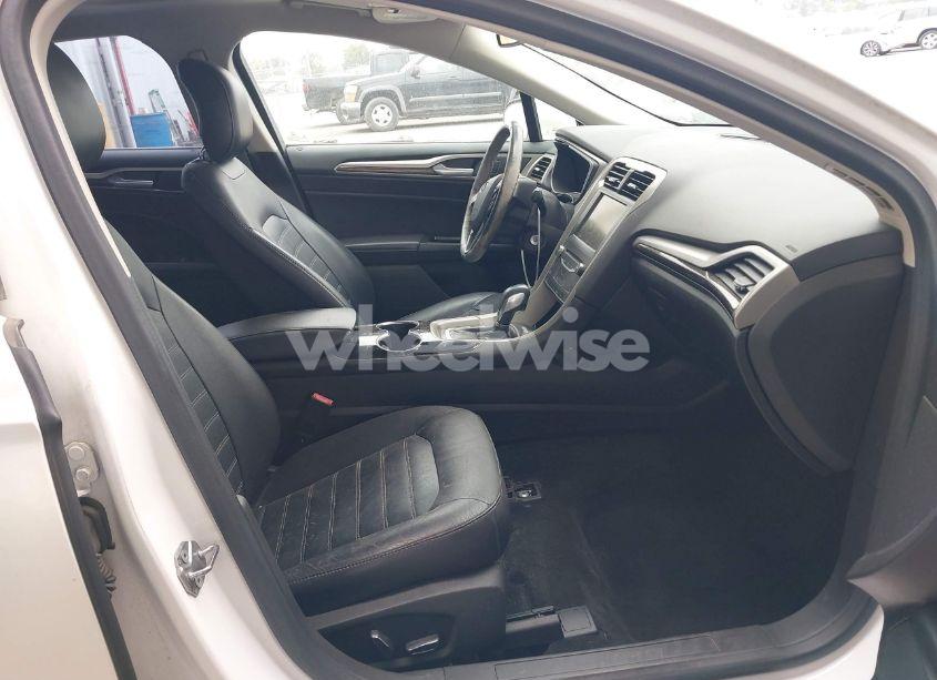 Photo 5 of 2014 Ford Fusion SE (VIN 3FA6P0HD7ER392422)