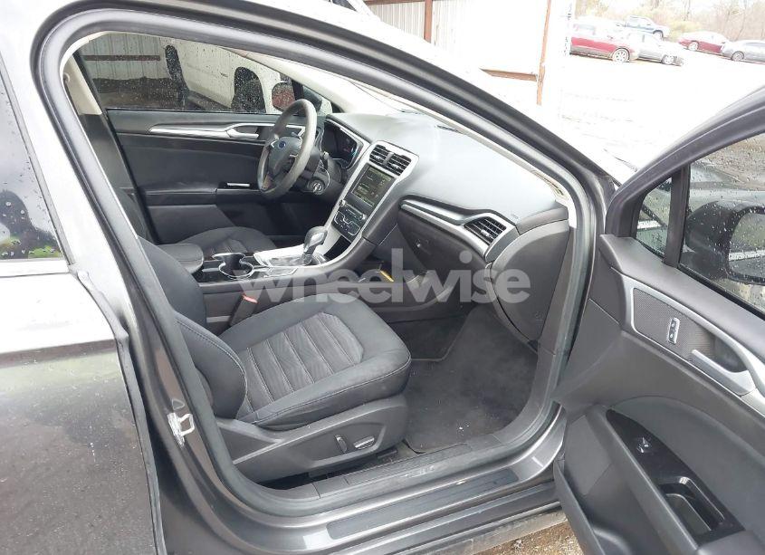 Photo 5 of 2016 Ford Fusion SE (VIN 3FA6P0HD7GR163256)