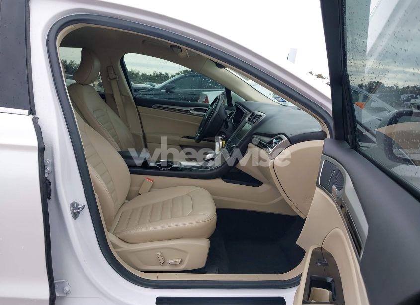 Photo 5 of 2016 Ford Fusion SE (VIN 3FA6P0HD7GR314497)