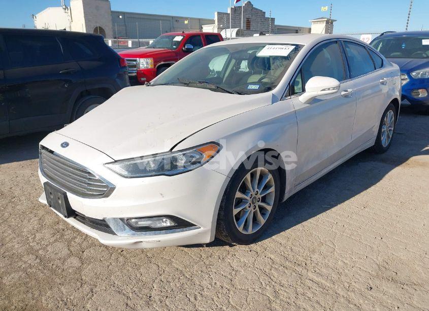Photo 2 of 2017 Ford Fusion SE (VIN 3FA6P0HD7HR114480)