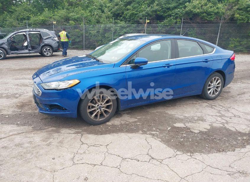 Photo 2 of 2017 Ford Fusion SE (VIN 3FA6P0HD7HR169656)
