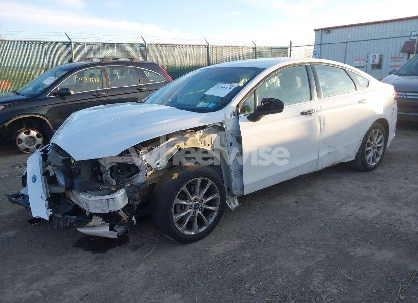 Photo 2 of 2017 Ford Fusion SE (VIN 3FA6P0HD7HR195853)