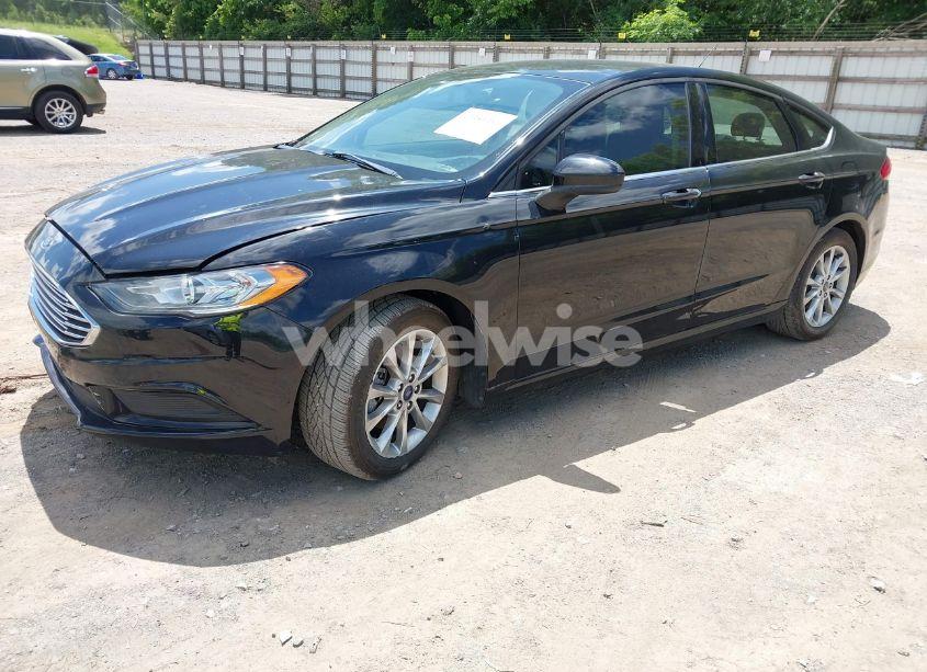 Photo 2 of 2017 Ford Fusion SE (VIN 3FA6P0HD7HR261897)