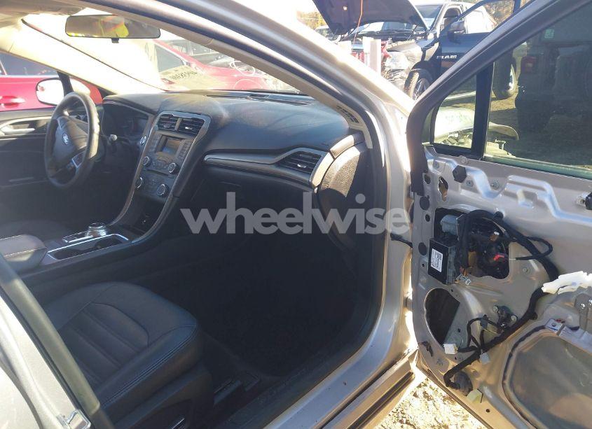 Photo 5 of 2017 Ford Fusion SE (VIN 3FA6P0HD7HR302366)