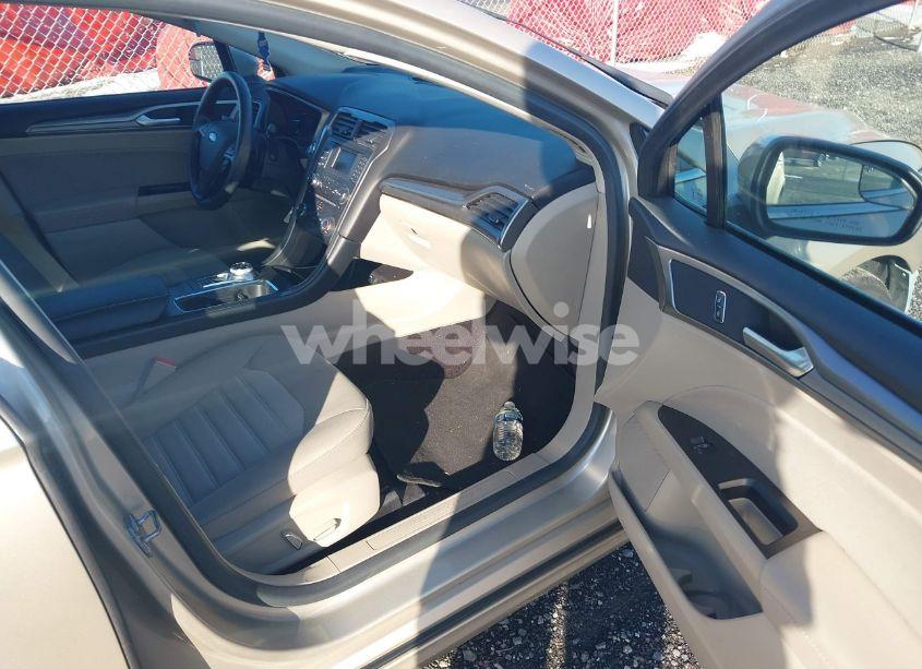 Photo 5 of 2017 Ford Fusion SE (VIN 3FA6P0HD7HR304442)