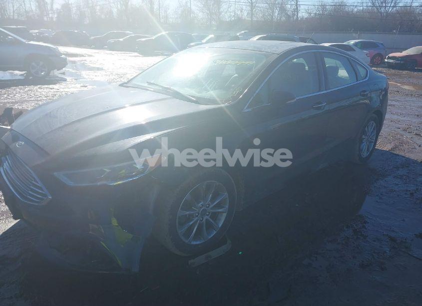 Photo 2 of 2017 Ford Fusion SE (VIN 3FA6P0HD7HR370800)