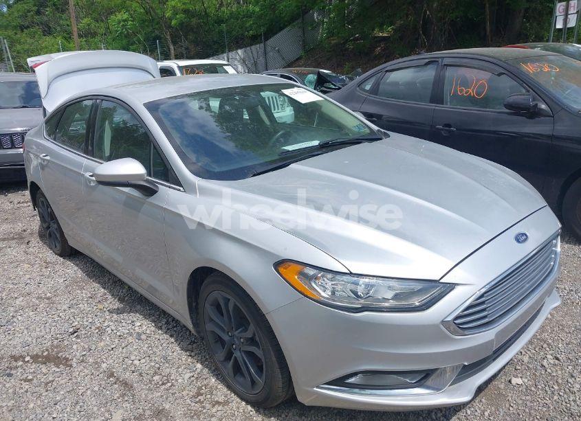 2018 Ford Fusion SE (VIN 3FA6P0HD7JR130779) main photo