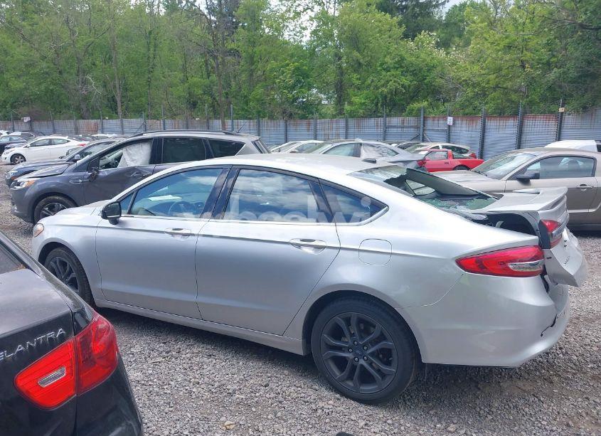 Photo 15 of 2018 Ford Fusion SE (VIN 3FA6P0HD7JR130779)