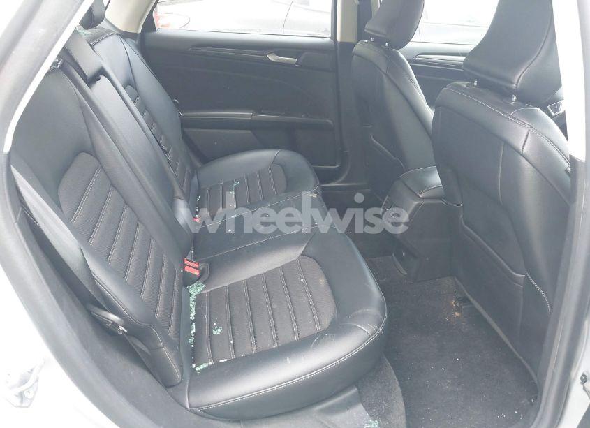 Photo 8 of 2018 Ford Fusion SE (VIN 3FA6P0HD7JR130779)