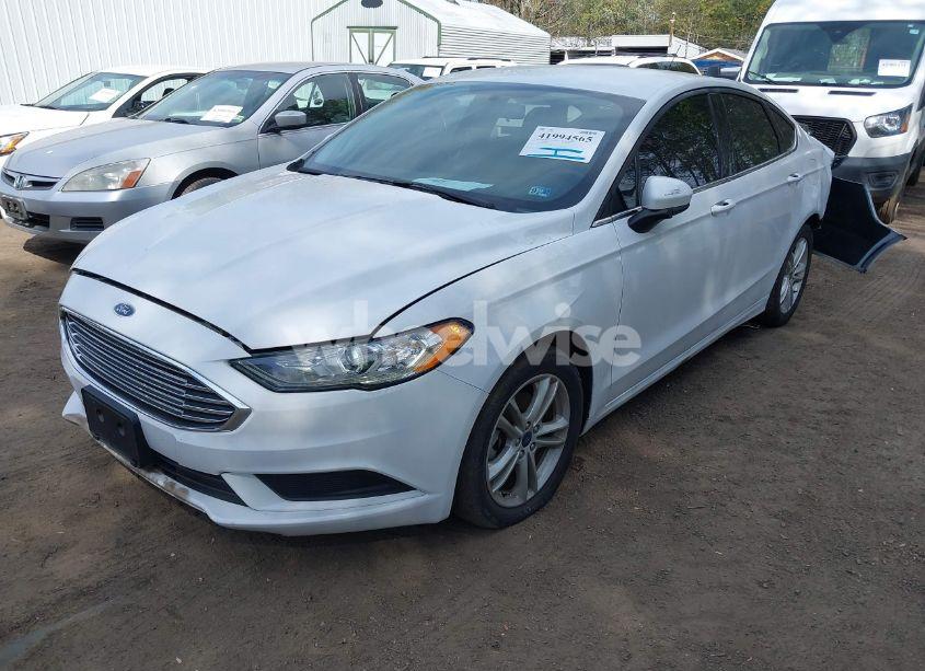 Photo 2 of 2018 Ford Fusion SE (VIN 3FA6P0HD7JR159134)