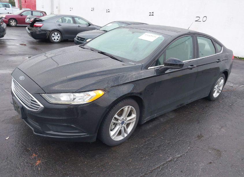 Photo 2 of 2018 Ford Fusion SE (VIN 3FA6P0HD7JR171283)