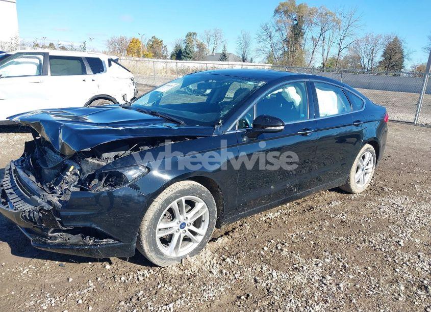 Photo 2 of 2018 Ford Fusion SE (VIN 3FA6P0HD7JR185880)