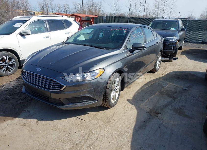 Photo 2 of 2018 Ford Fusion SE (VIN 3FA6P0HD7JR213323)