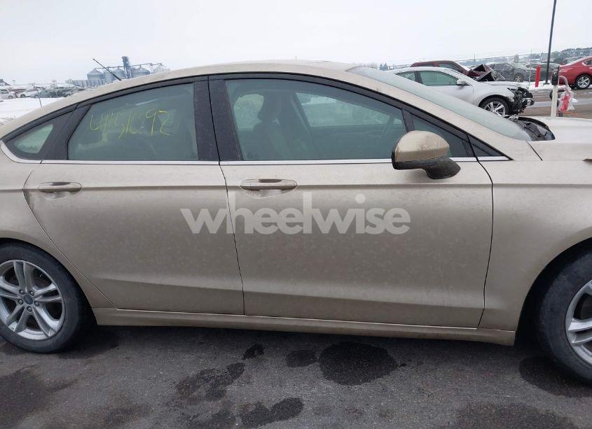 Photo 13 of 2018 Ford Fusion SE (VIN 3FA6P0HD7JR228338)