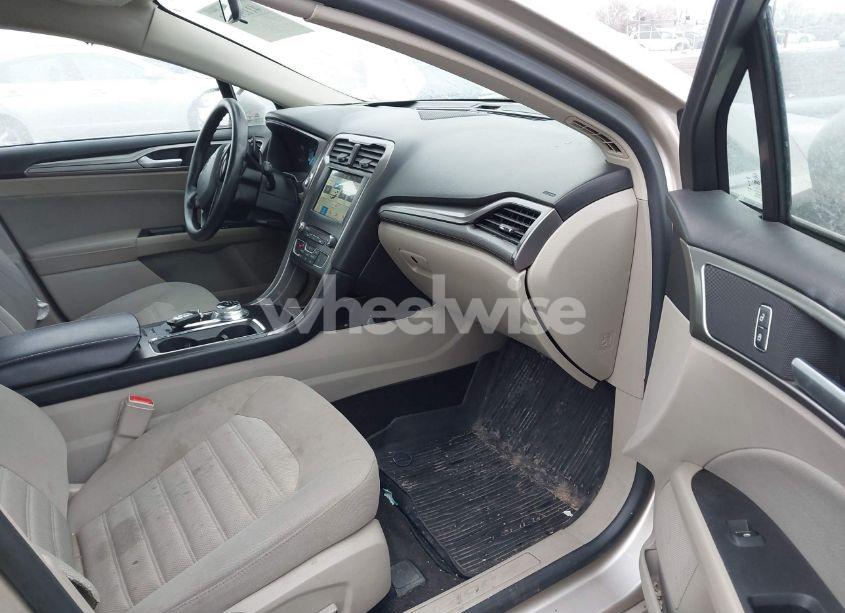 Photo 5 of 2018 Ford Fusion SE (VIN 3FA6P0HD7JR228338)