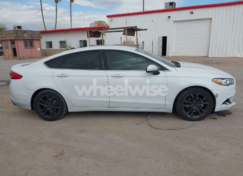 Photo 13 of 2018 Ford Fusion SE (VIN 3FA6P0HD7JR232888)