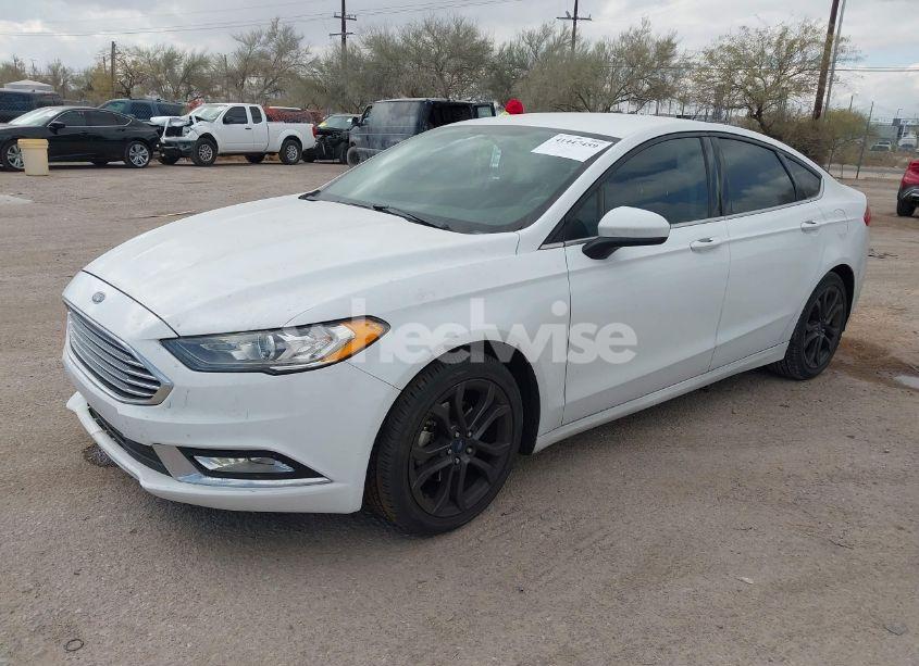 Photo 2 of 2018 Ford Fusion SE (VIN 3FA6P0HD7JR232888)