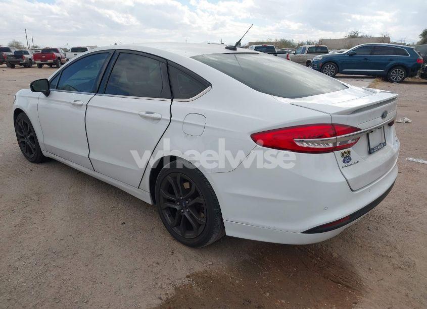 Photo 3 of 2018 Ford Fusion SE (VIN 3FA6P0HD7JR232888)