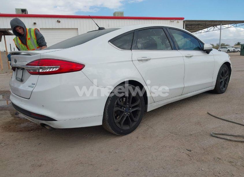 Photo 4 of 2018 Ford Fusion SE (VIN 3FA6P0HD7JR232888)