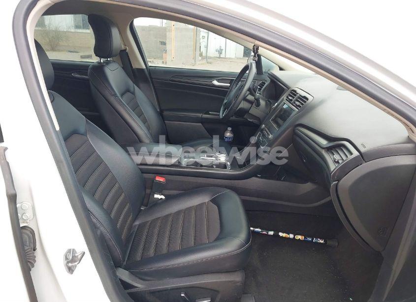 Photo 5 of 2018 Ford Fusion SE (VIN 3FA6P0HD7JR232888)