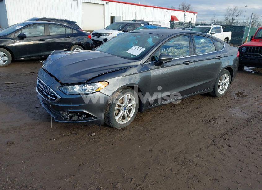 Photo 2 of 2018 Ford Fusion SE (VIN 3FA6P0HD7JR259606)
