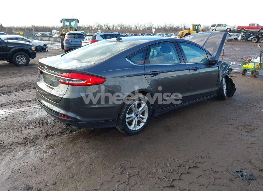 Photo 4 of 2018 Ford Fusion SE (VIN 3FA6P0HD7JR259606)