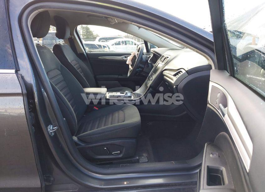 Photo 5 of 2018 Ford Fusion SE (VIN 3FA6P0HD7JR259606)