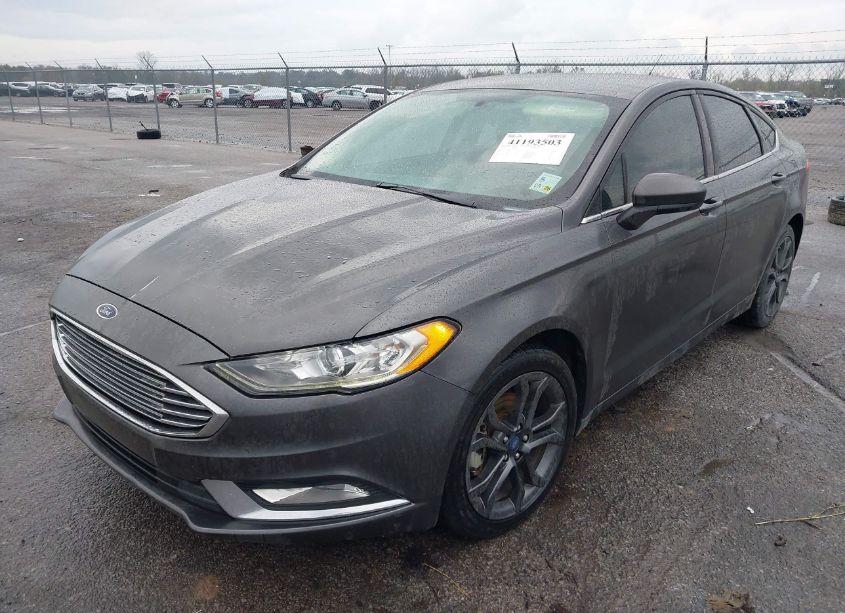 Photo 2 of 2018 Ford Fusion SE (VIN 3FA6P0HD7JR279936)