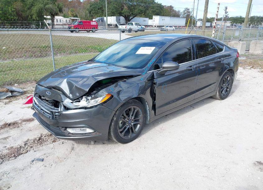 Photo 2 of 2018 Ford Fusion SE (VIN 3FA6P0HD7JR279967)