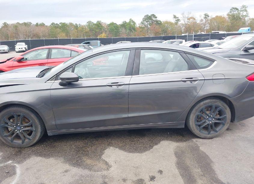 Photo 14 of 2019 Ford Fusion SE (VIN 3FA6P0HD7KR101932)