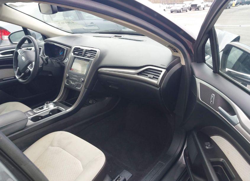 Photo 5 of 2019 Ford Fusion SE (VIN 3FA6P0HD7KR101932)