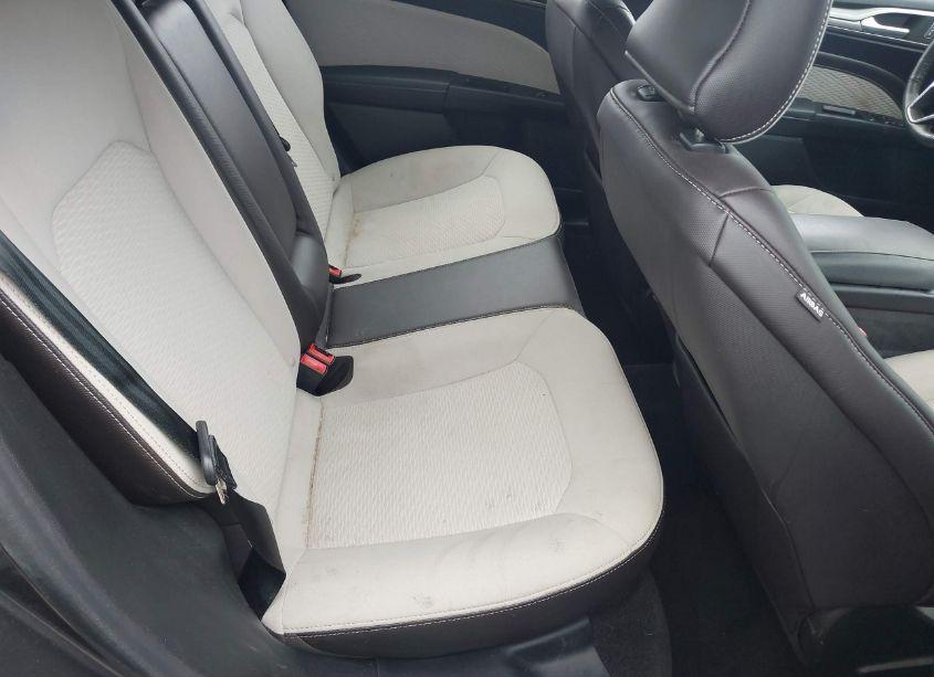 Photo 8 of 2019 Ford Fusion SE (VIN 3FA6P0HD7KR101932)