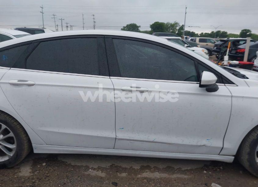 Photo 14 of 2019 Ford Fusion SE (VIN 3FA6P0HD7KR103180)
