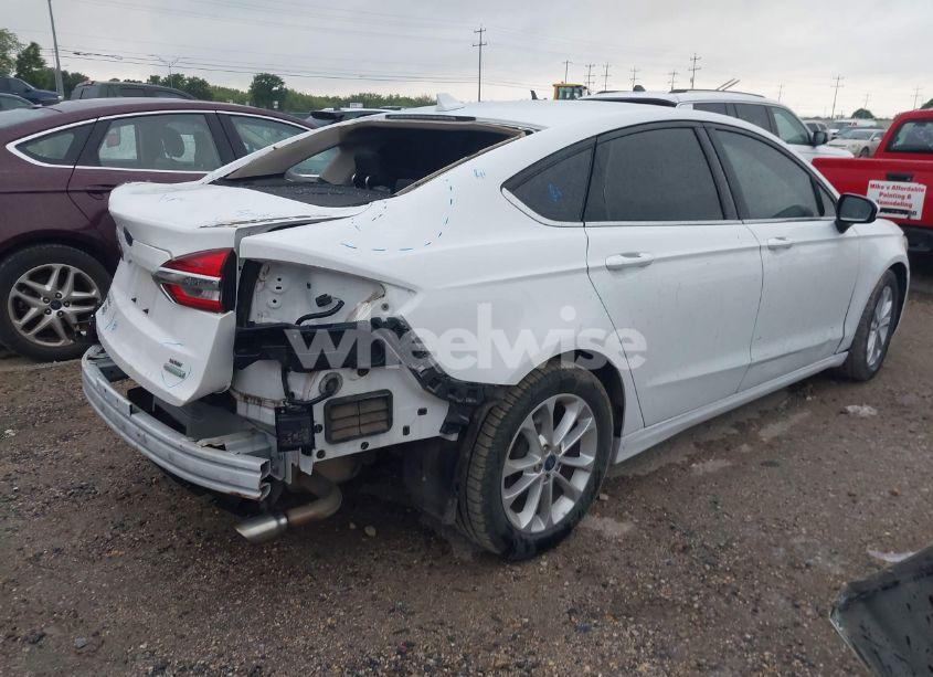 Photo 4 of 2019 Ford Fusion SE (VIN 3FA6P0HD7KR103180)
