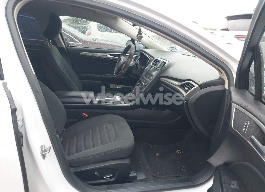 Photo 5 of 2019 Ford Fusion SE (VIN 3FA6P0HD7KR103180)