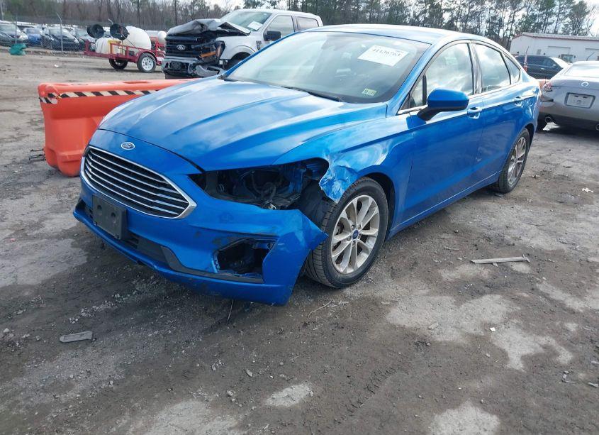 Photo 2 of 2019 Ford Fusion SE (VIN 3FA6P0HD7KR112378)