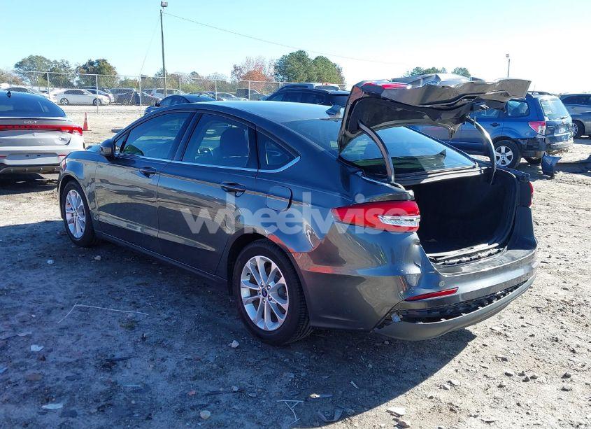 Photo 3 of 2019 Ford Fusion SE (VIN 3FA6P0HD7KR159796)