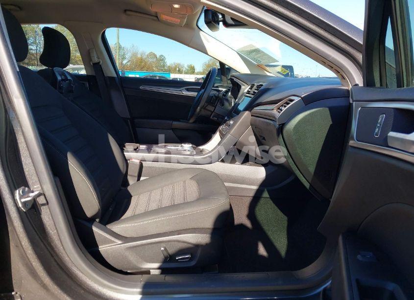 Photo 5 of 2019 Ford Fusion SE (VIN 3FA6P0HD7KR159796)