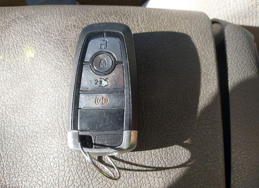 Photo 11 of 2019 Ford Fusion SE (VIN 3FA6P0HD7KR162567)