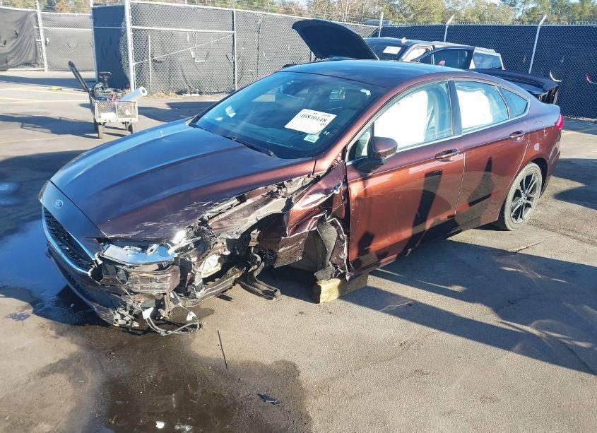 Photo 2 of 2019 Ford Fusion SE (VIN 3FA6P0HD7KR162567)