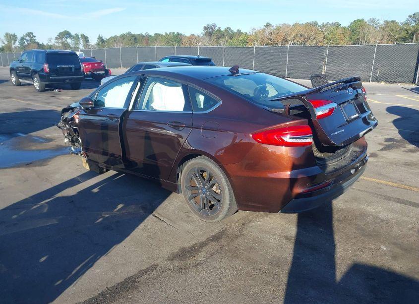 Photo 3 of 2019 Ford Fusion SE (VIN 3FA6P0HD7KR162567)