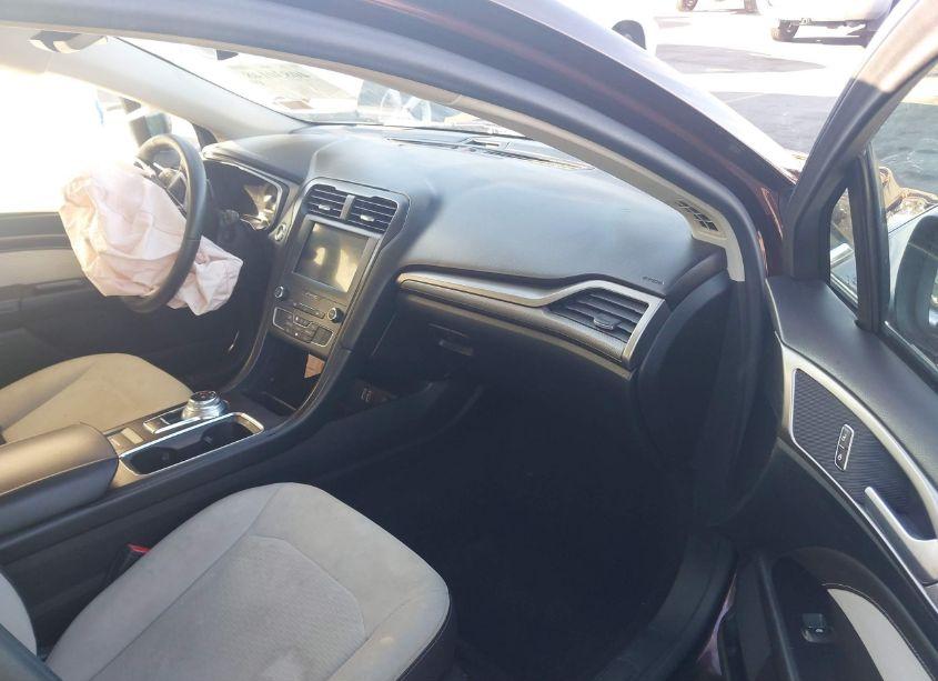 Photo 5 of 2019 Ford Fusion SE (VIN 3FA6P0HD7KR162567)