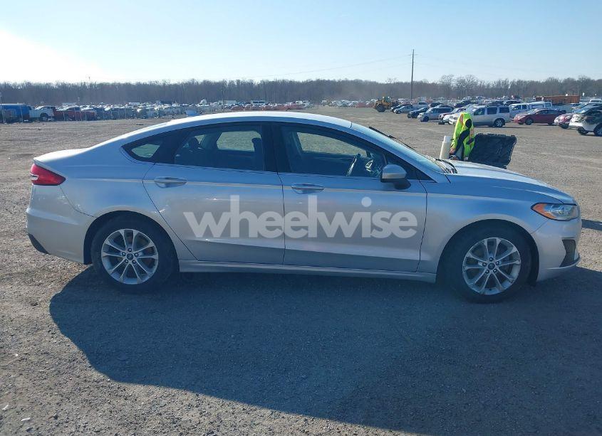 Photo 13 of 2019 Ford Fusion SE (VIN 3FA6P0HD7KR183757)