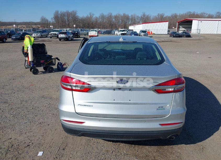 Photo 16 of 2019 Ford Fusion SE (VIN 3FA6P0HD7KR183757)
